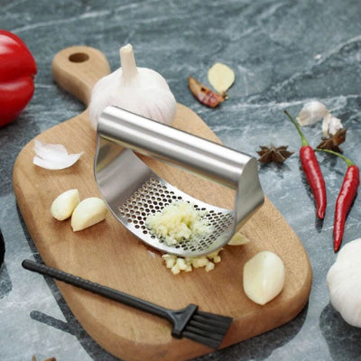 Presse-ail-Demi-Lune-cuisine-acier