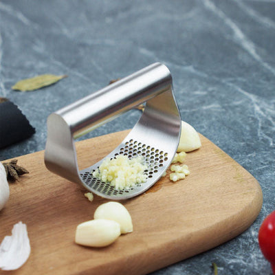 Presse-ail-Demi-Lune-cuisine-inox